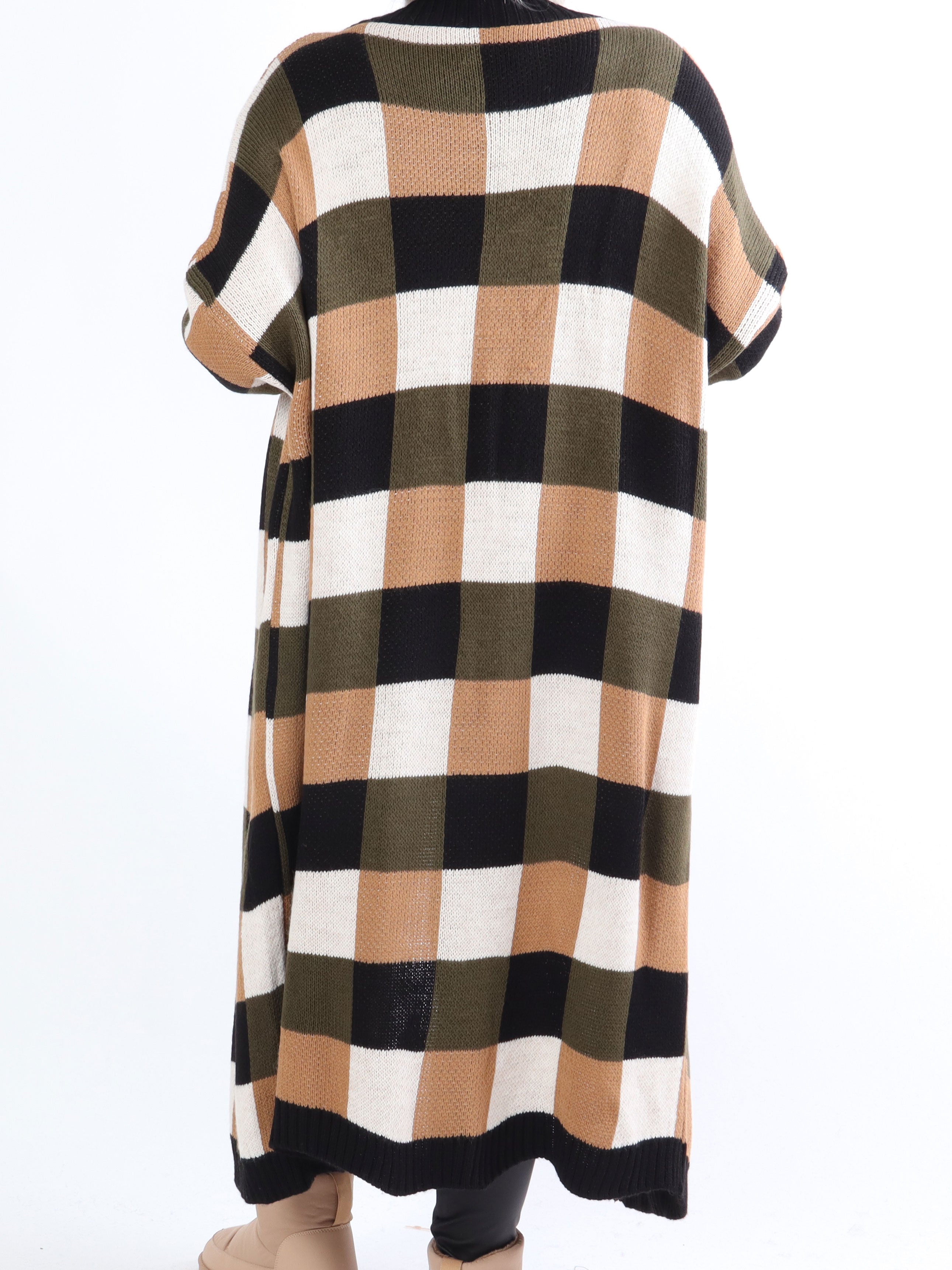 Nanami - Lång plus size stickad kofta i flerfärgad rutig färg